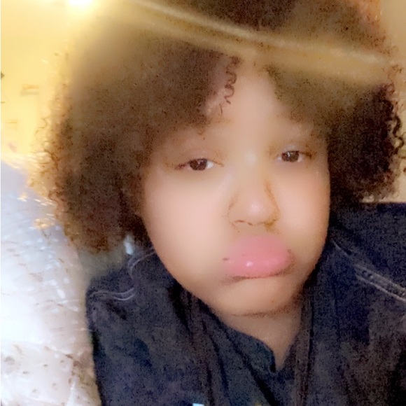 Meet your Posher, Lamya - Picture 1 of 1